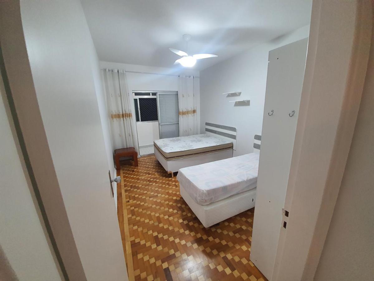 Apto A 250M Da Praia Enseada Гуаружа Экстерьер фото