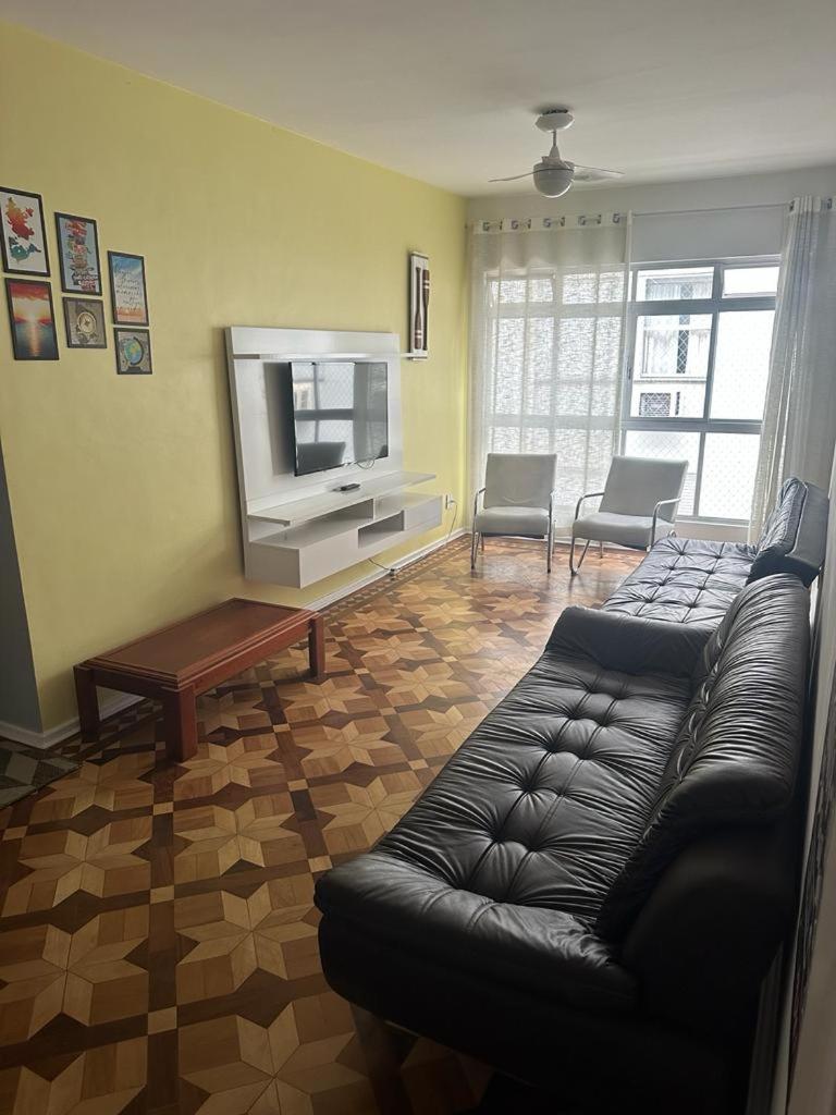 Apto A 250M Da Praia Enseada Гуаружа Экстерьер фото